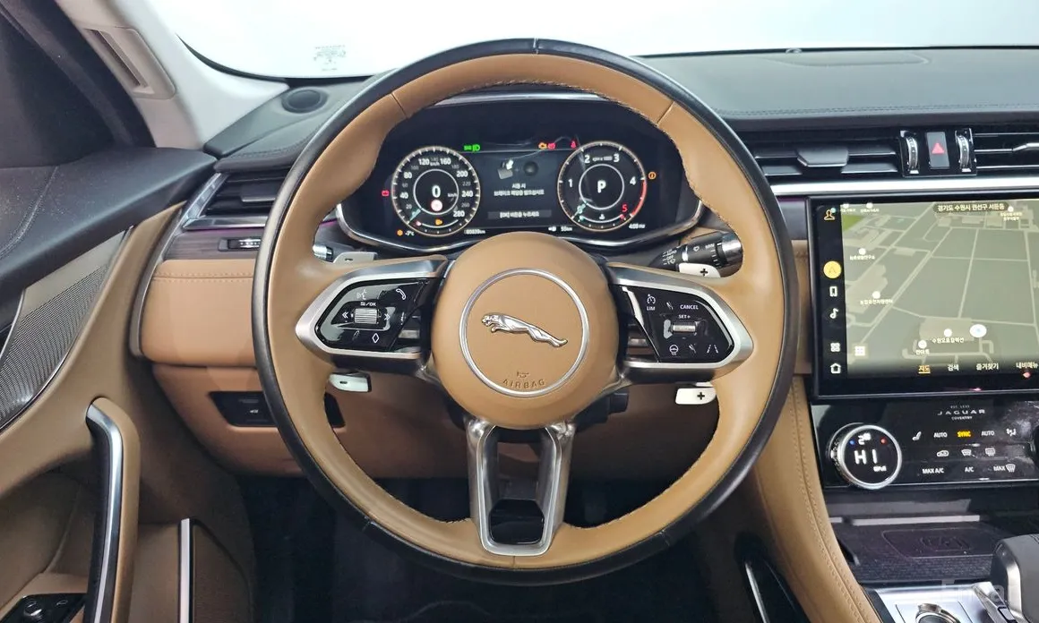 Фото 13 - Jaguar F-Pace