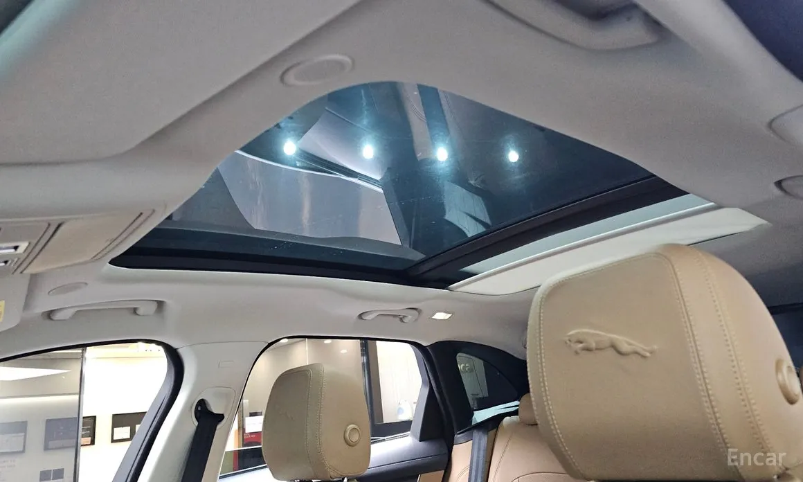 Фото 19 - Jaguar F-Pace