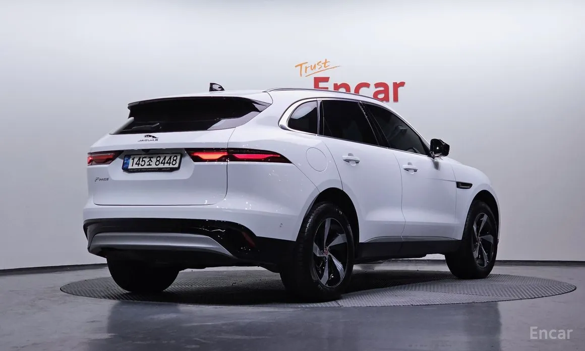 Фото 2 - Jaguar F-Pace