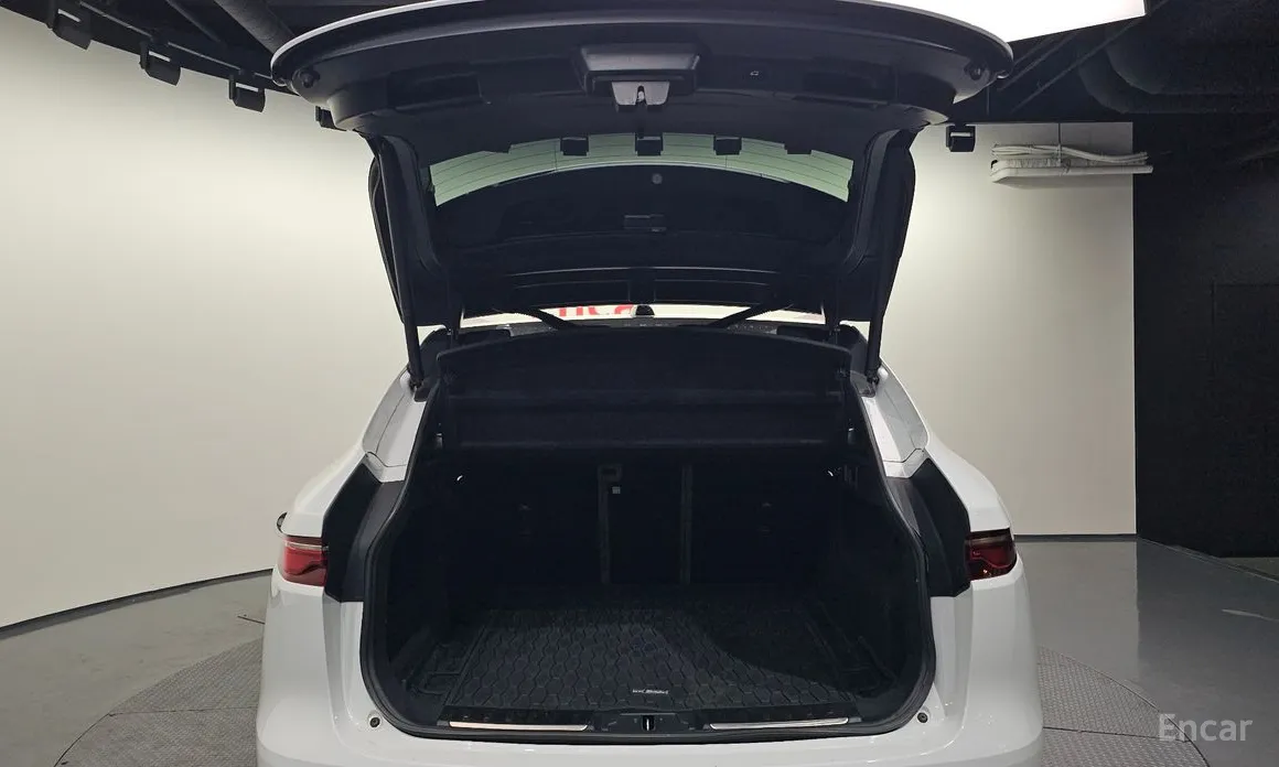 Фото 20 - Jaguar F-Pace