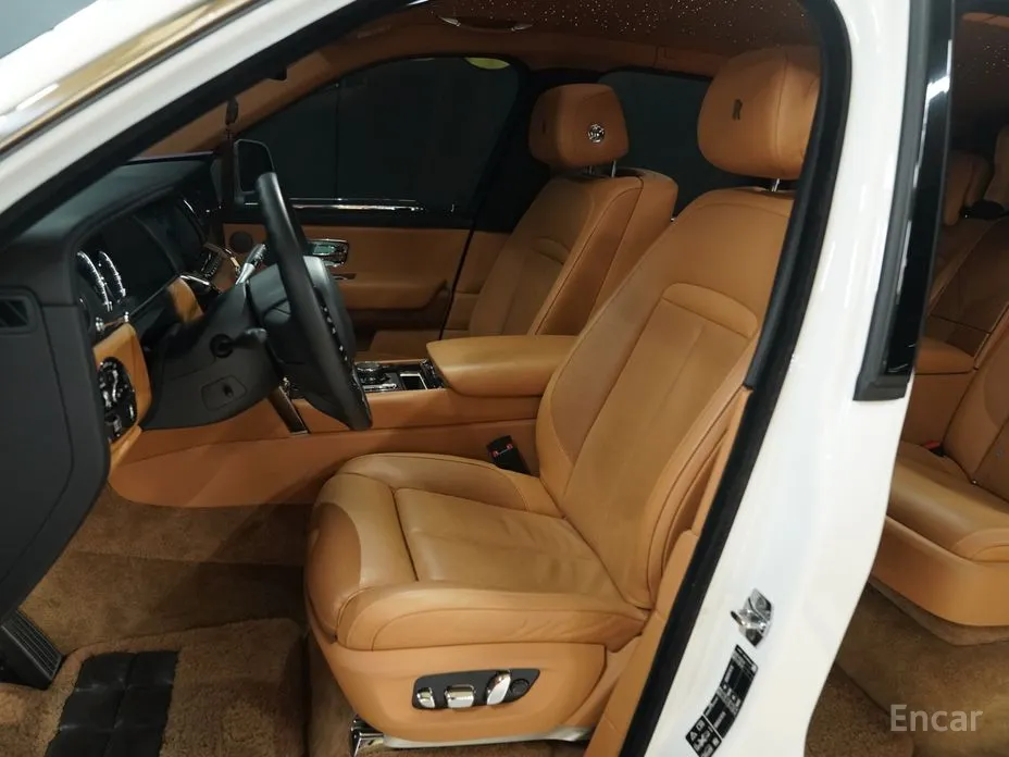 Фото 9 - Rolls-Royce Cullinan