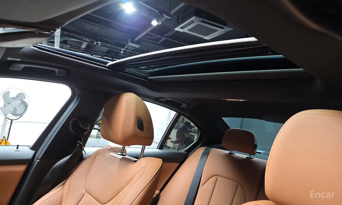 Photo 18 - BMW 3 Series