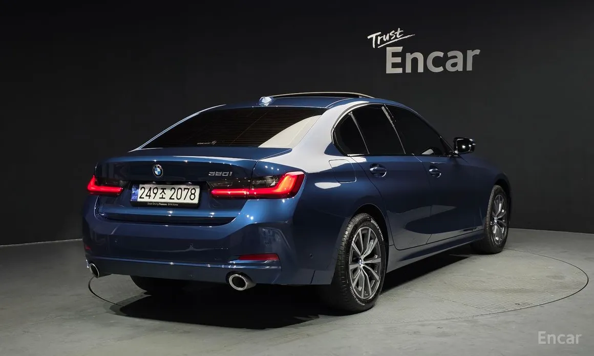 Photo 2 - BMW 3 Series