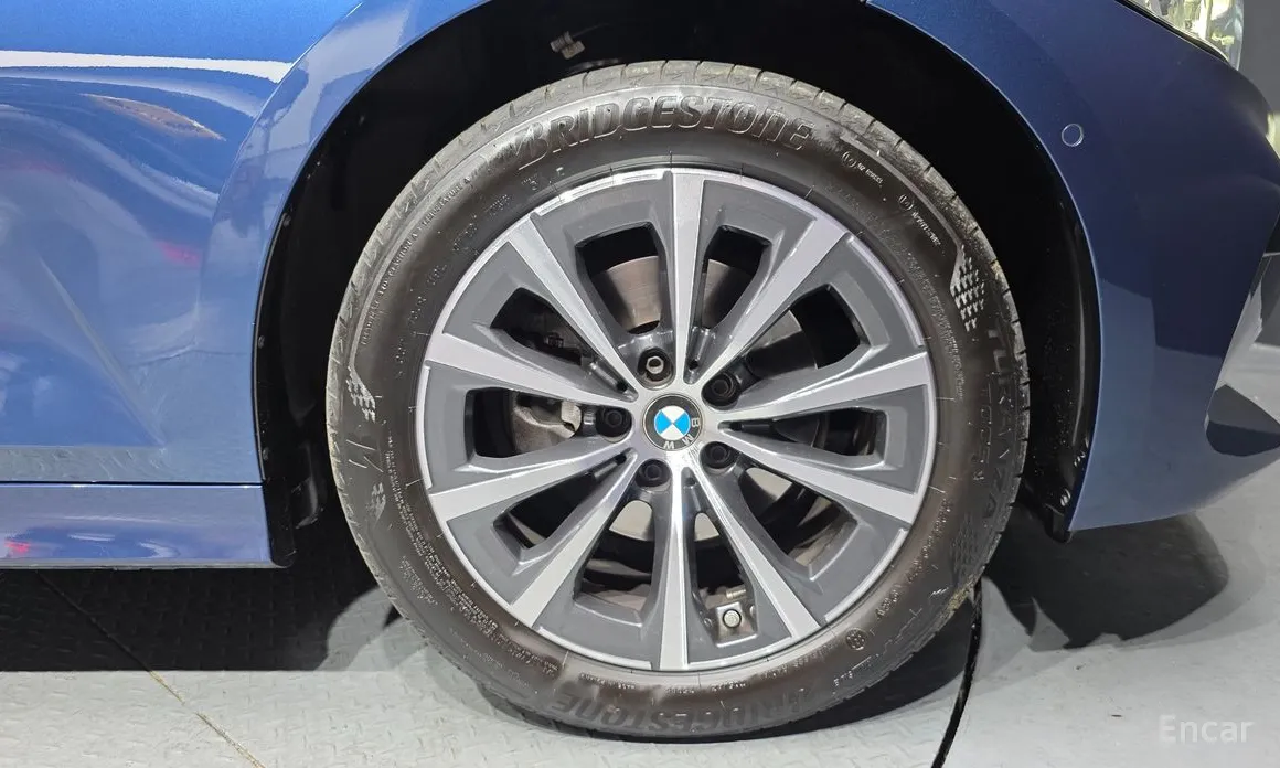 Photo 5 - BMW 3 Series