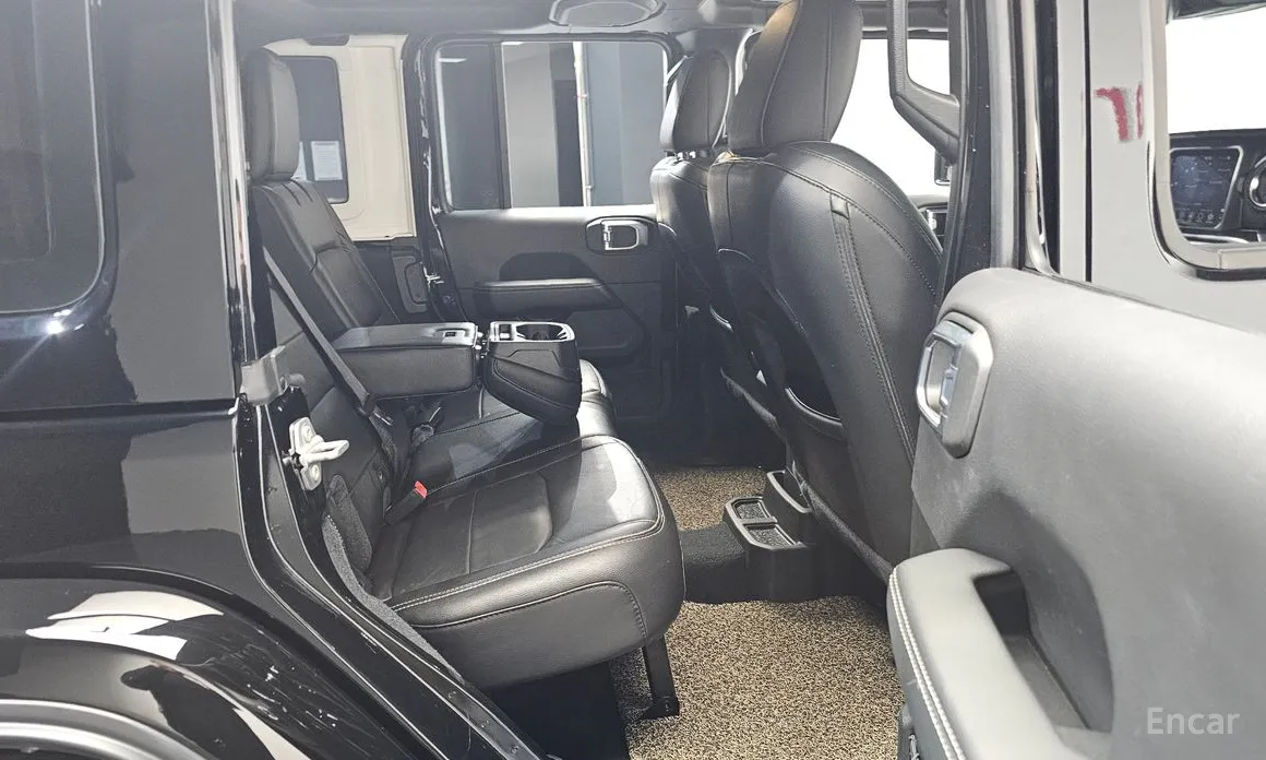 Фото 12 - Jeep Wrangler