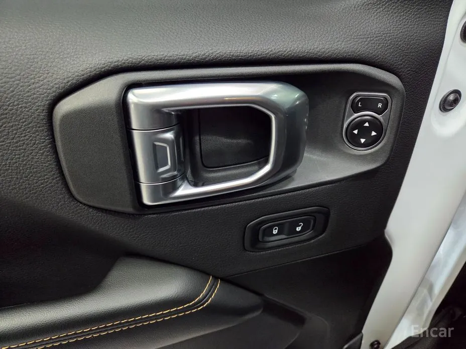 Фото 12 - Jeep Wrangler