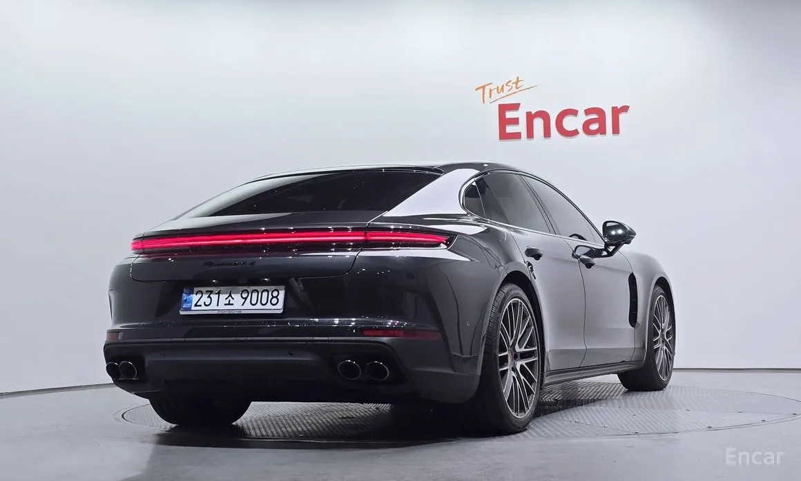 Фото 2 - Porsche Panamera