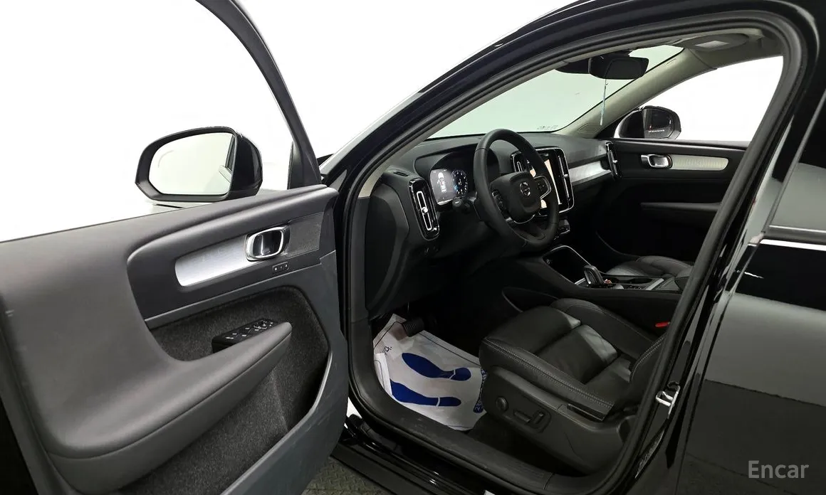 Фото 10 - Volvo XC40