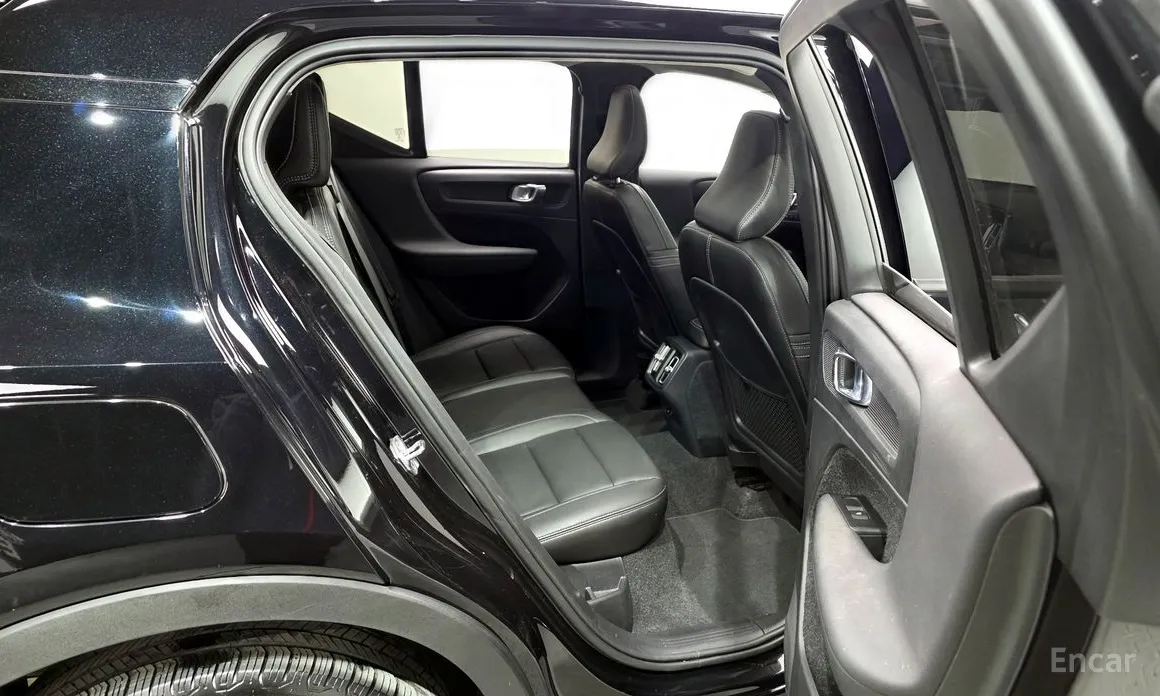 Фото 12 - Volvo XC40