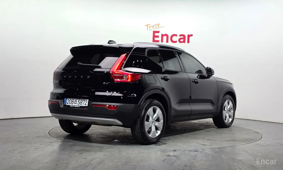 Фото 2 - Volvo XC40