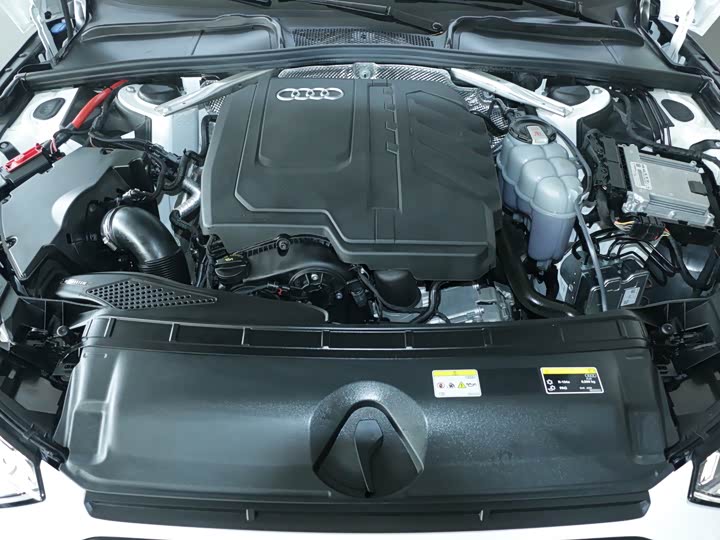 Фото 9 - Audi A4L