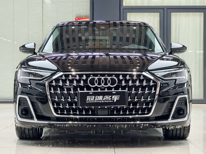 Фото 2 - Audi A8