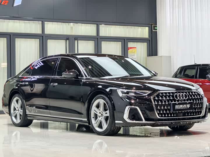 Фото 3 - Audi A8