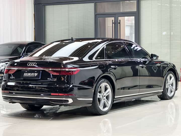 Фото 4 - Audi A8