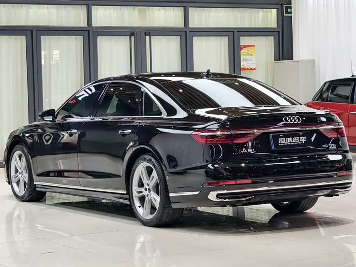 Фото 5 - Audi A8
