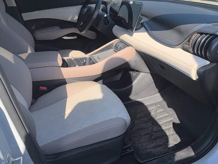 Фото 3 - BYD Yuan Plus