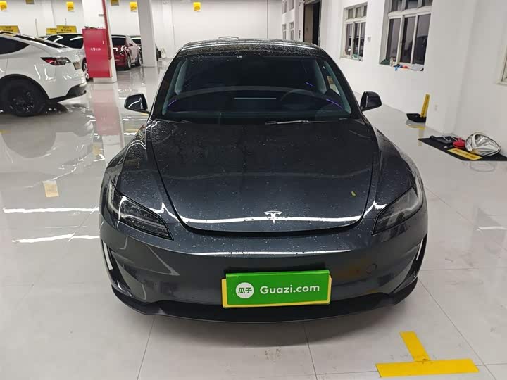 Фото 3 - Tesla Model 3