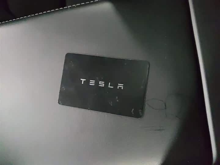 Фото 9 - Tesla Model 3