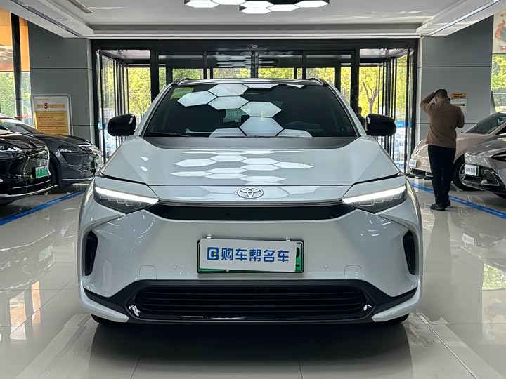 Фото 2 - Toyota bZ4X Platinum