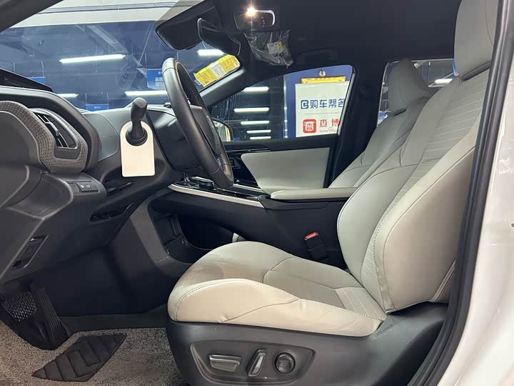 Фото 4 - Toyota bZ4X Platinum