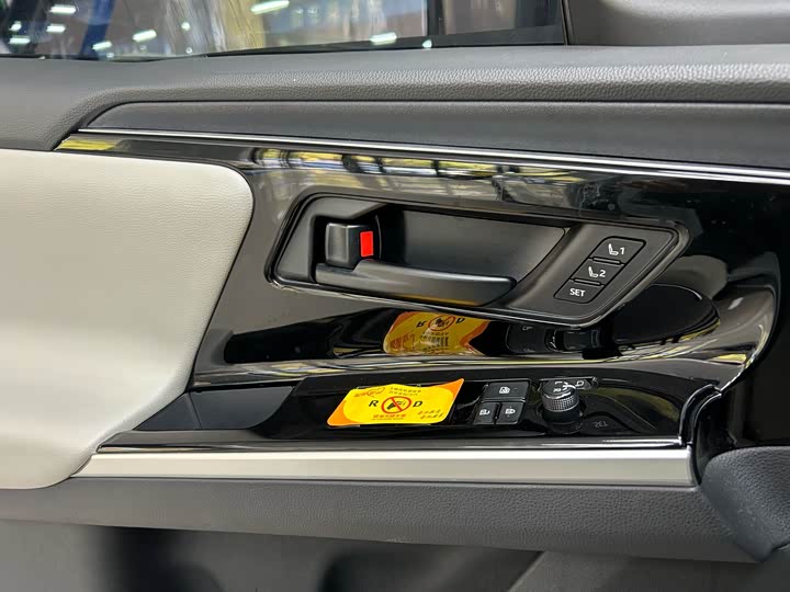 Фото 5 - Toyota bZ4X Platinum