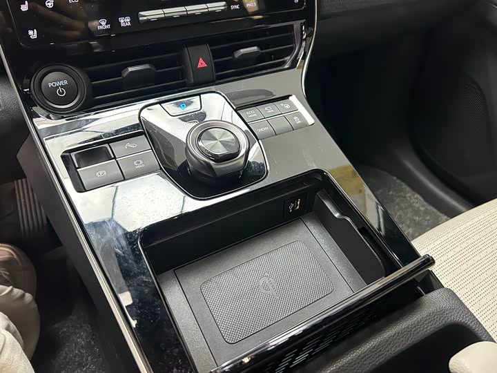 Фото 9 - Toyota bZ4X Platinum