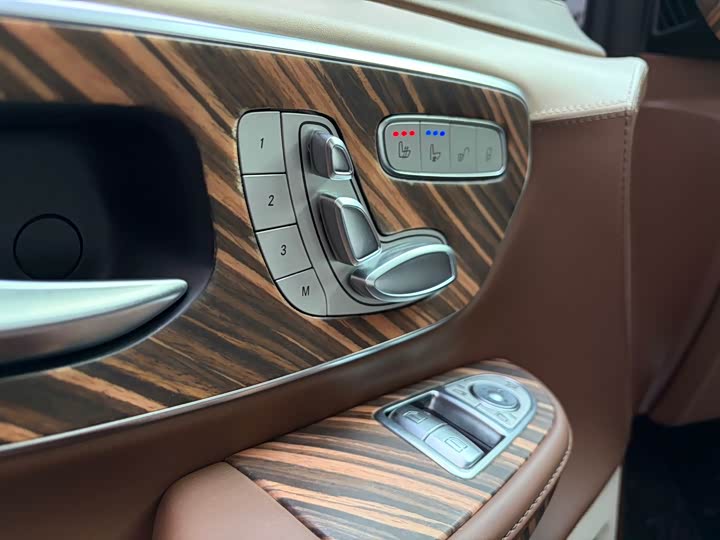 Фото 9 - Mercedes-Benz V-Class