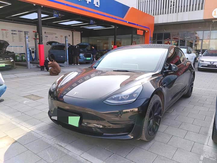 Фото 1 - Tesla Model 3