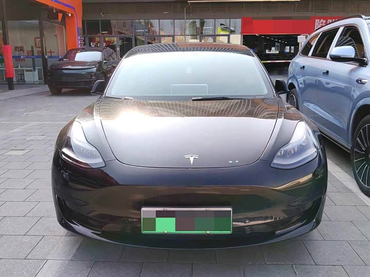 Фото 2 - Tesla Model 3