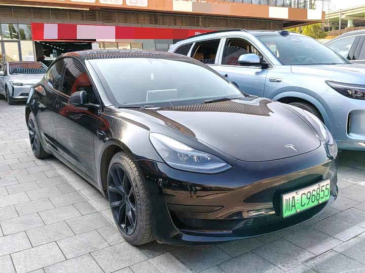 Фото 3 - Tesla Model 3