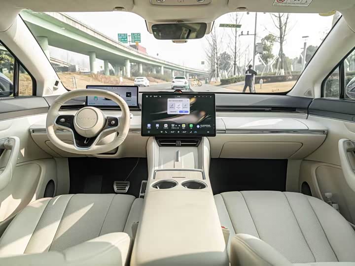 Фото 7 - Luxeed R7