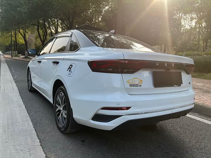 Фото 7 - Geely Emgrand