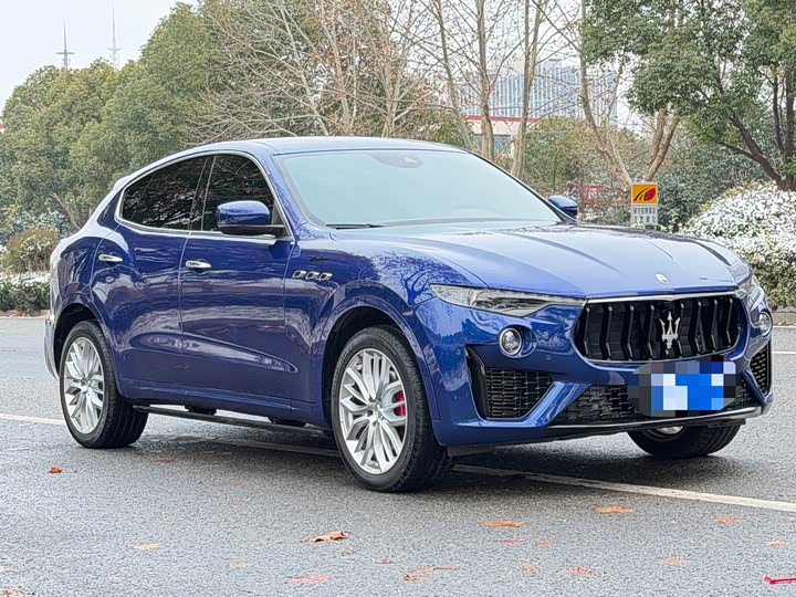 Фото 2 - Maserati Levante