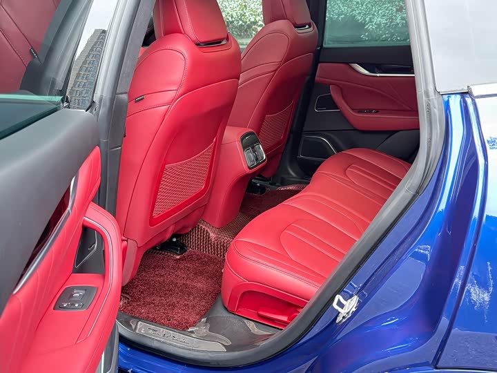 Фото 6 - Maserati Levante