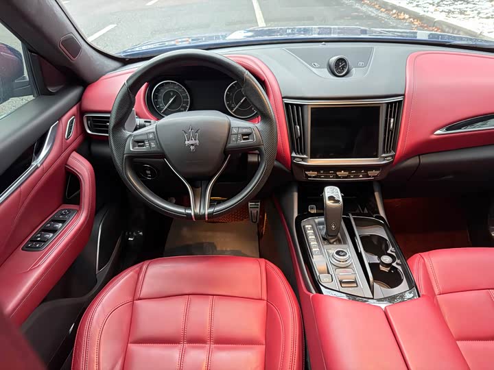 Фото 7 - Maserati Levante