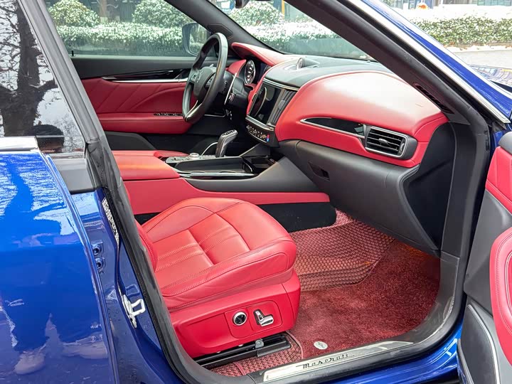 Фото 9 - Maserati Levante