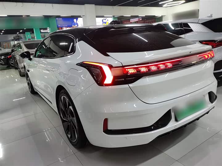 Фото 5 - Zeekr 001