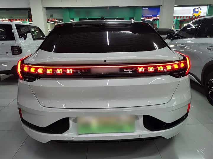 Фото 6 - Zeekr 001