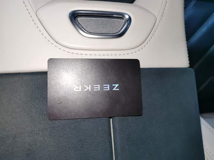 Фото 9 - Zeekr 001