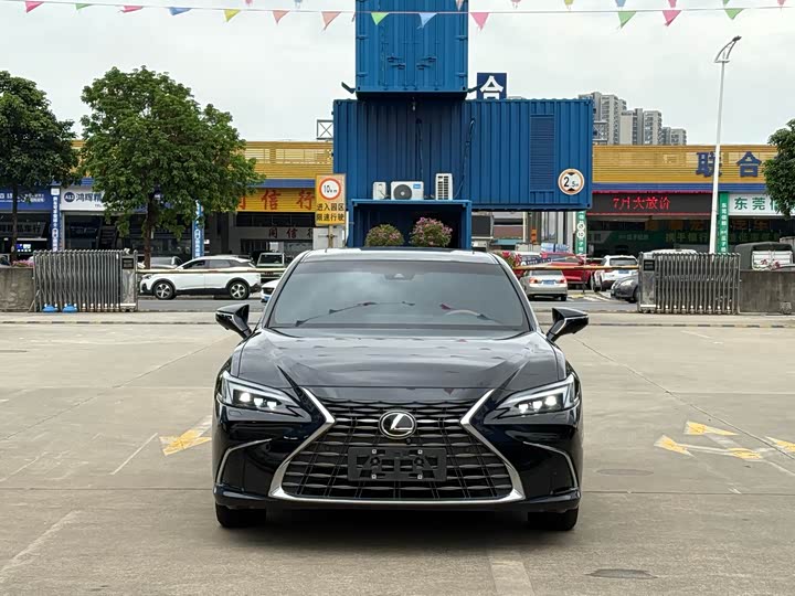 Фото 2 - Lexus ES