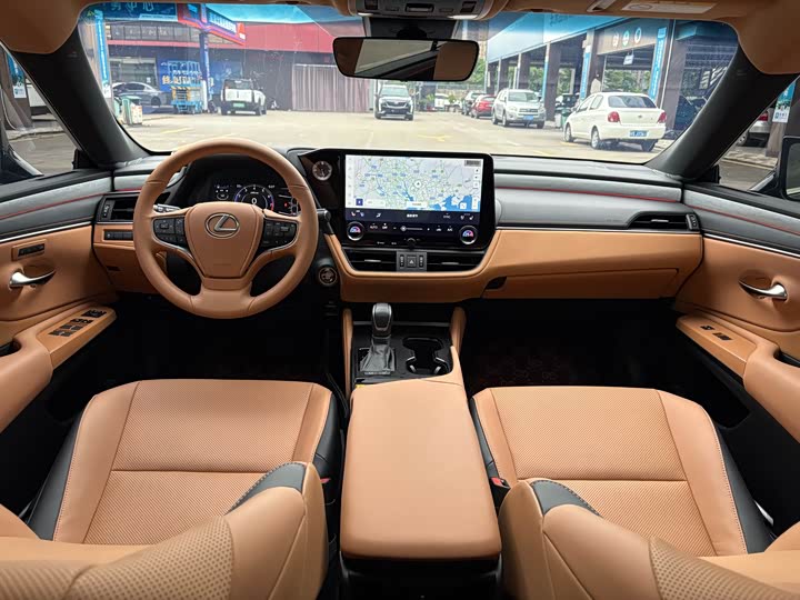 Фото 7 - Lexus ES