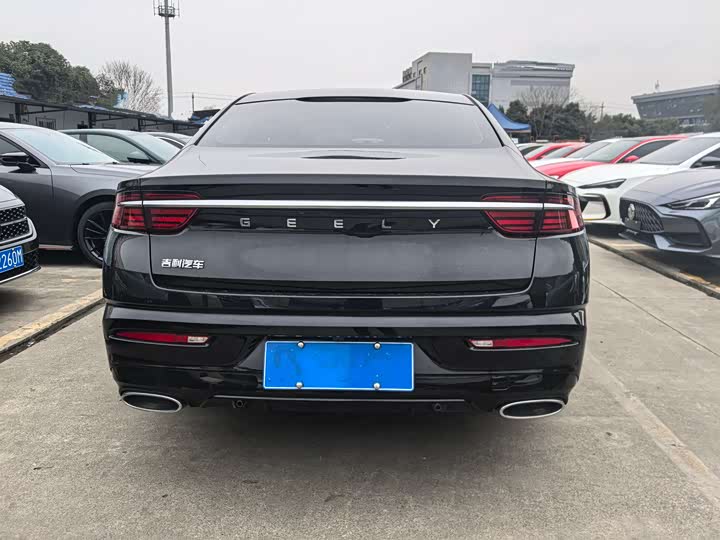 Фото 4 - Geely Preface