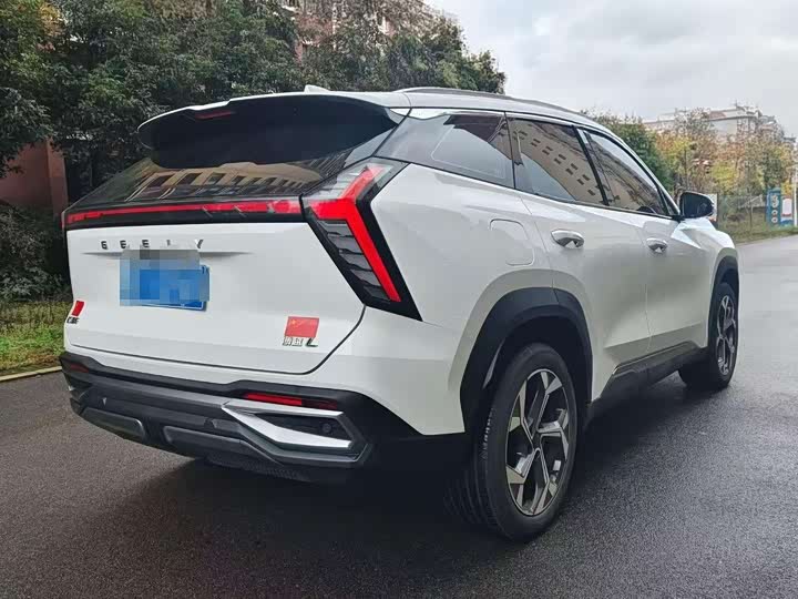 Фото 6 - Geely Atlas L