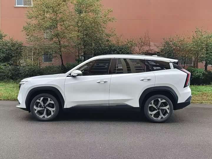 Фото 9 - Geely Atlas L