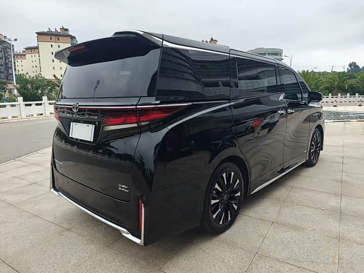 Фото 7 - Toyota Vellfire