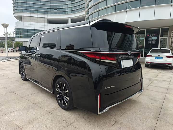 Фото 9 - Toyota Vellfire