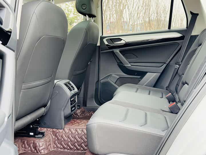 Фото 8 - Volkswagen Tayron