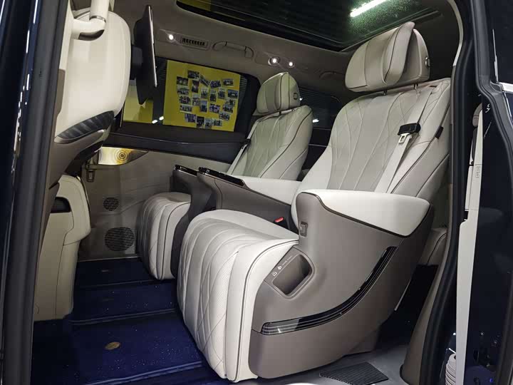 Фото 5 - Denza D9