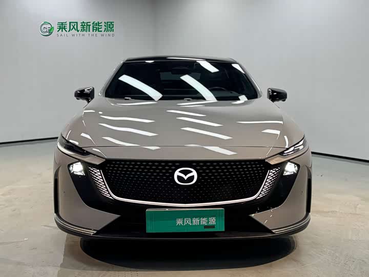 Фото 3 - Mazda EZ-6