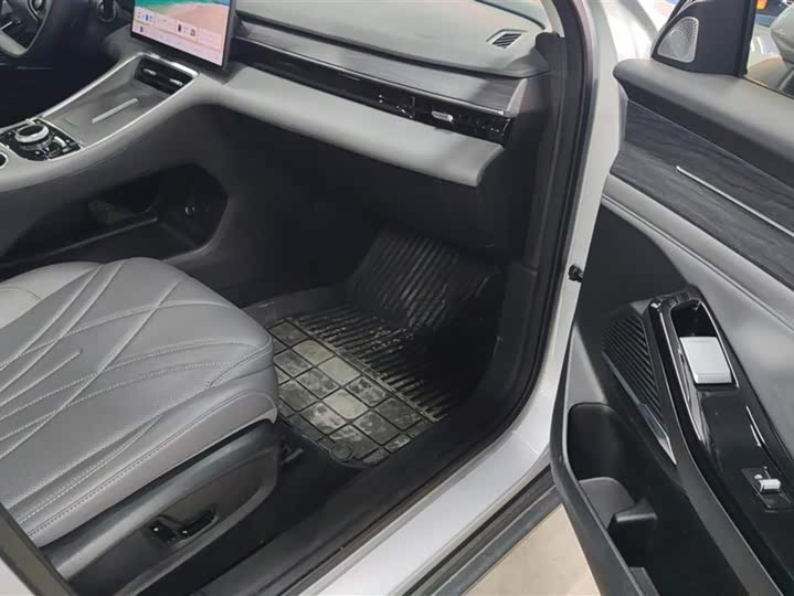 Фото 7 - Geely Galaxy L6